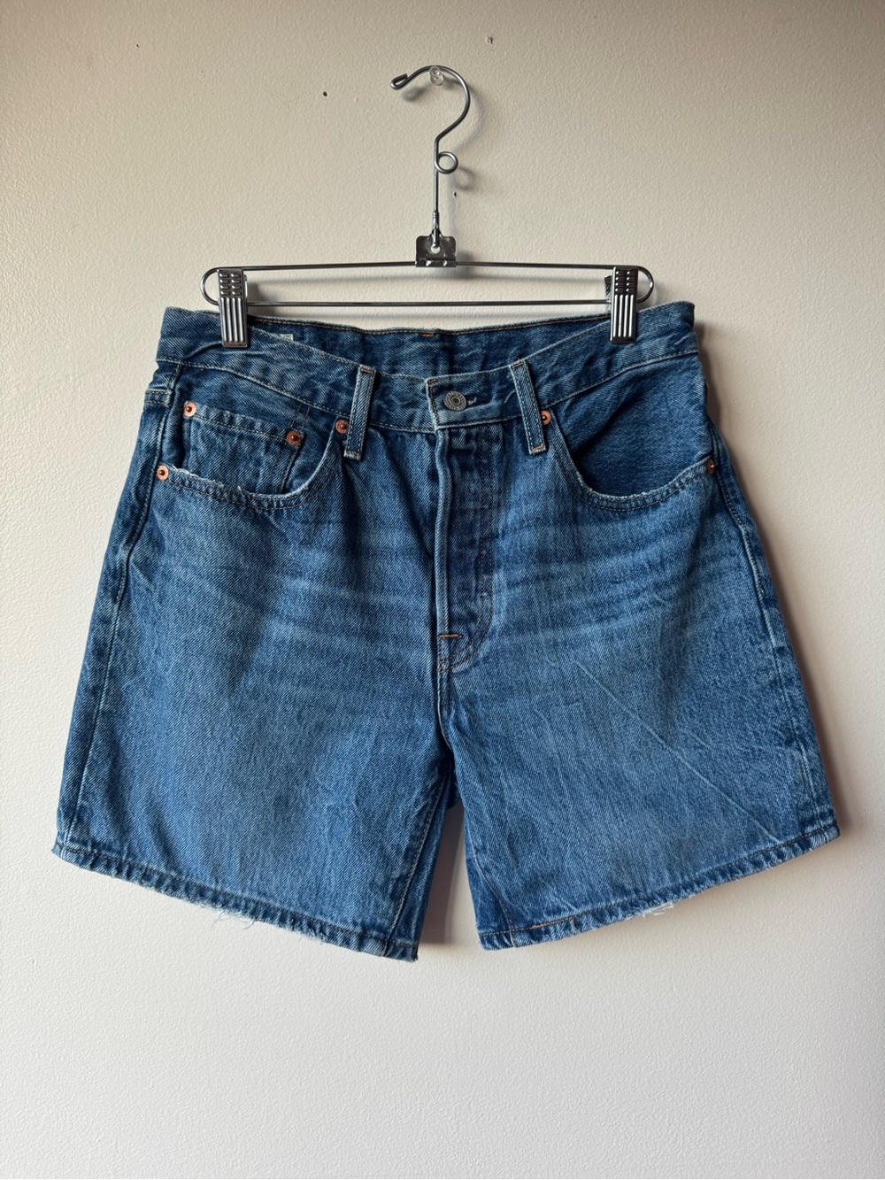 Levi’s 501 dark wash mid thigh denim short